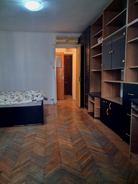 Titan, metrou 15 minute